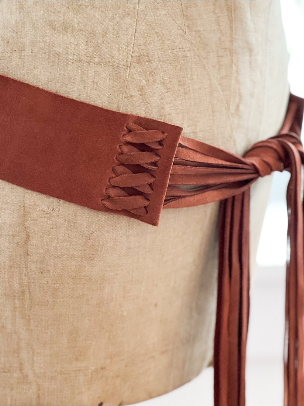 Elegantly Waisted Brown Fringed Suede Hip Belt - Picture 2 of 10